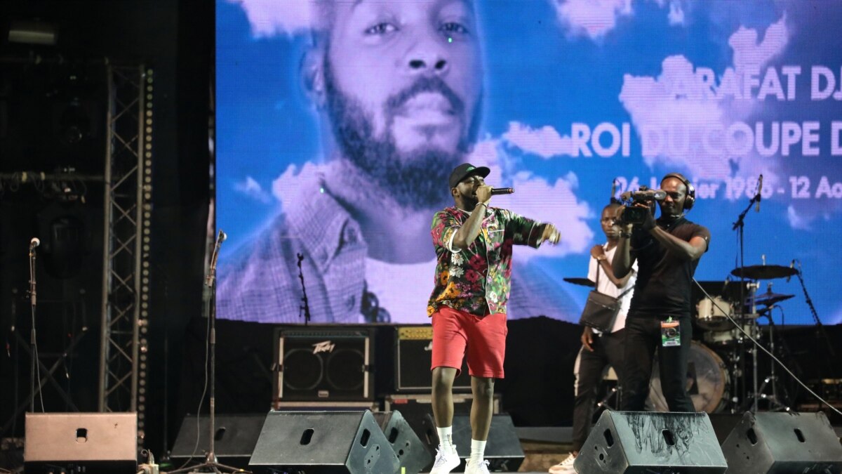 Cameroon Music Makers Edged Aside by Nigerians