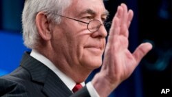 Secretary of State Rex Tillerson waves goodbye at the State Department in Washington, March 13, 2018, after his firing earlier in the day. President Donald Trump said he would nominate CIA Director Mike Pompeo as the top U.S. diplomat.