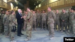Thượng nghị sĩ McCain luôn phản đối điều ông nói là một “sự rút quân dựa trên lịch” khỏi Afghanistan.
