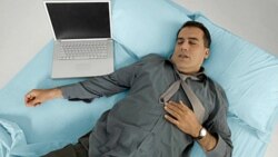 تاثیر منفی استفاده از وسایل الکترونیکی بر کیفیت خواب افراد