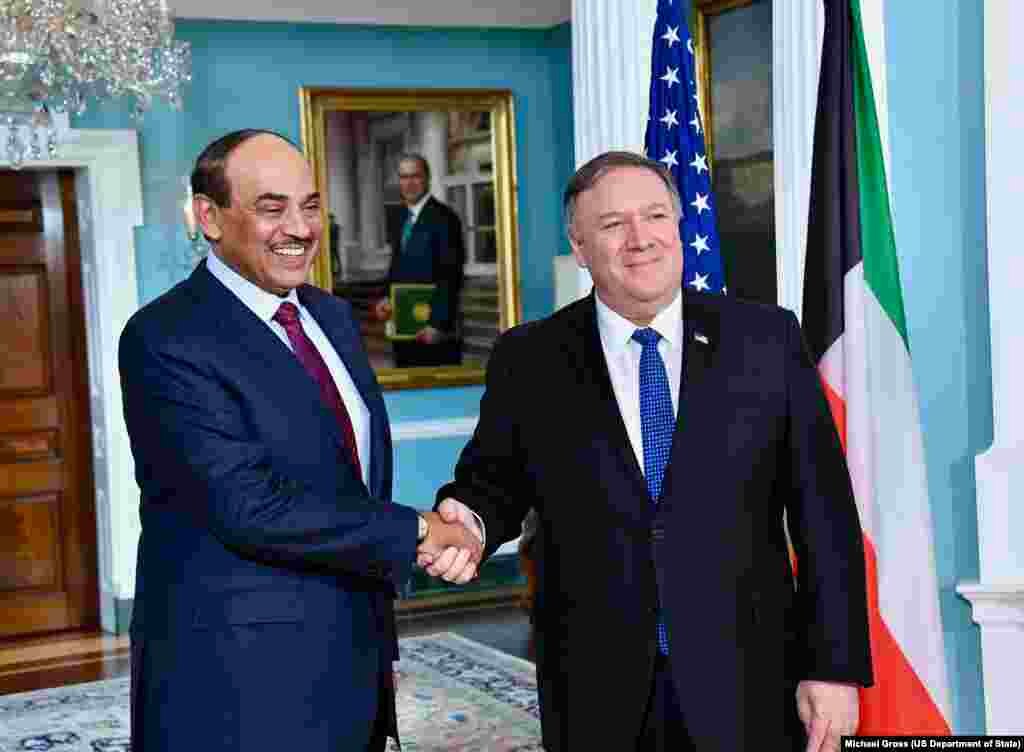 مایک پمپئو وزیر خارجه ایالات متحده آمریکا روز پنجشنبه در واشنگتن با خالد الحمد الصباح معاون نخست وزیر و وزیر خارجه کویت دیدار کرد. 