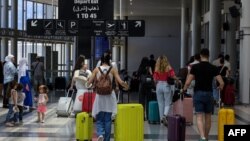 Geştiyar ji firokxana navnetewî ya Rafic Hariri li Beyrut derdikevin 29ê Tîrmehê, 2024.