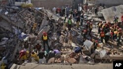 French soldiers patrol outside Djinguereber mosque after Friday prayers in the center of Timbuktu February 1, 2013. 