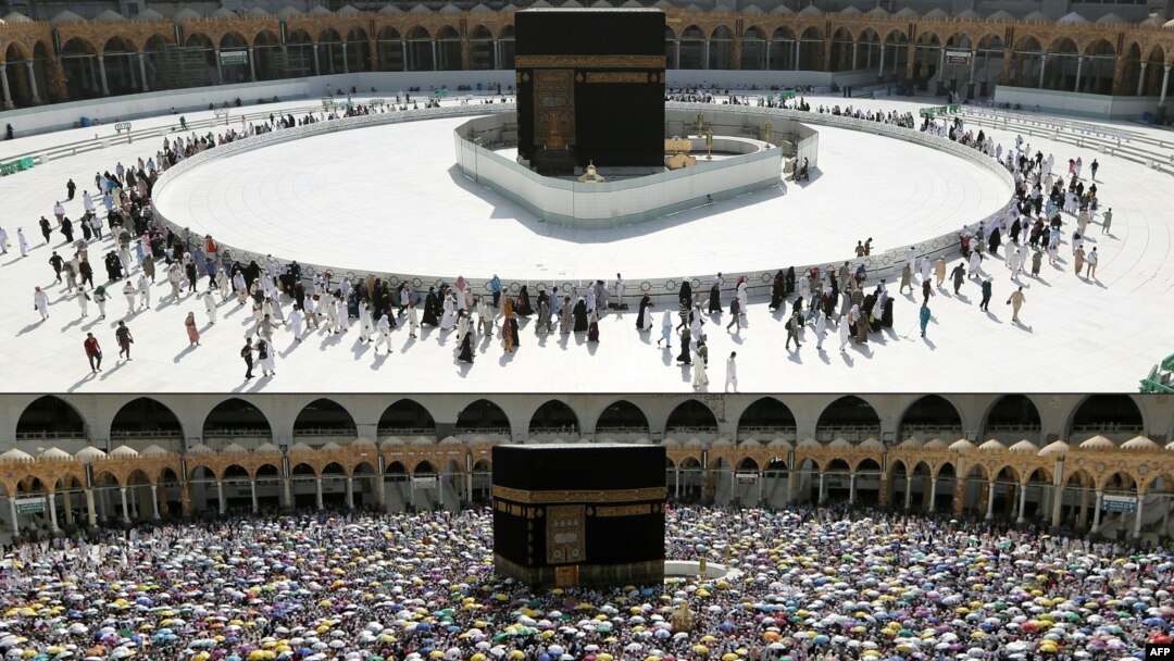Perbandingan suasana ibadah umrah di Ka'bah, Mekkah sebelum dan sesudah pandemi virus corona. Foto atas diambil 7 Maret 2020 dan foto di bawah diabadikan 13 Agustus 2019. (Foto: AFP)