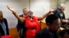 La mère de Botham Jean, Allison Jean, se réjouit dans la salle d'audience après le que le jury eut reconnu Amber Guyger, coupable de meurtre, le mardi 1er octobre 2019 à Dallas.
