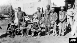 Presos herero durante a guerra na Namibia (Foto de arquivo)