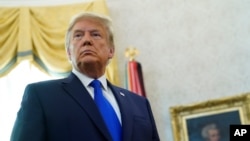 ARHIVA - Predsednik SAD Donald Tramp obraća se novinarima u Beloj kući