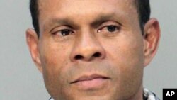 El FBI acusa a Solano de conspirar con un informante para atacar la bulliciosa zona de restaurantes del Dolphin Mall, en la zona de Miami.