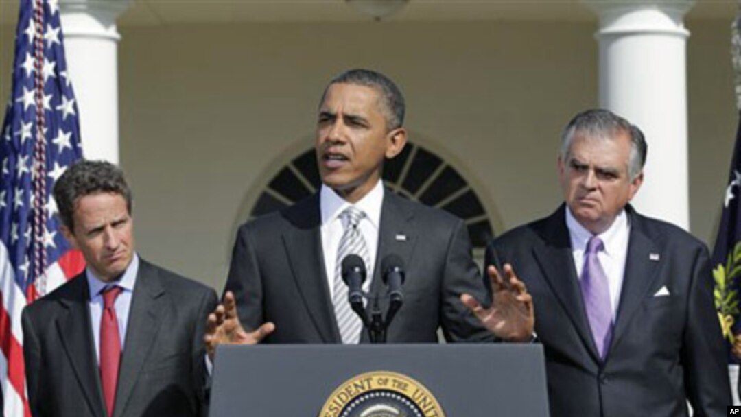 President Barack Obama pushes for his $50-billion infrastructure-investment proposal as a way to create more jobs, with Secretary of Treasury Timothy Geithner, left, and Secretary of Transportation Ray LaHood, right, at the White House in Washington, 11 O