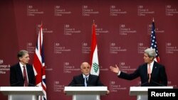 Britanski šef diplomatije Filip Hamond, irački premijer Hajder al Abadi i državni sekretar Džon Keri na konferenciji za novinare u Londonu