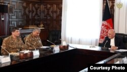 Pakistan Army chief General Qamar Javed Bajwa, accompanied by his spy chief (Left), held talks with Afghan President Ashraf Ghani in Kabul on Oct. 1, 2017. (Courtesy Afghan Presidential Palace)