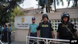 Bangladeshi policemen stand guard in front of the hotel where the visiting Indian President Pranab Mukherjee is staying in Dhaka, March 4, 2013.