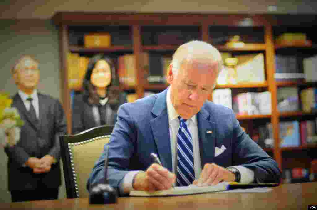 Vice President Joe Biden signs a book of condolences for His Majesty King Bhumibol Adulyadej