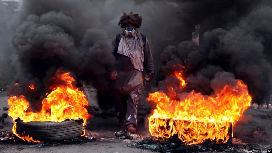 Un manifestante antigubernamental en Tegucigalpa, Honduras, en diciembre: Freedom House dijo que 2017 fue el doceavo año consecutivo de deterioro en el respeto global a las libertades civiles.