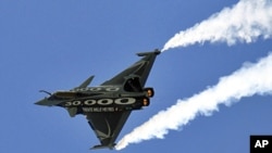 A Dassault Rafale fighter jet takes part in a flying display at the Le Bourget airport near Paris in this June 2011 file photo