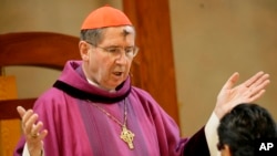 Các nạn nhân đã kiện Giáo phận và lãnh đạo Giáo phận là Ðức Hồng y Roger Mahony, người đang ở Rome tham gia mật nghị hồng y bầu giáo hoàng