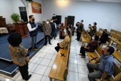 Gubernur Jabar Ridwan Kamil mengunjungi Gereja Pantekosta di Indonesia Padalarang, Sabtu (30/5) untuk simulasi protokol kesehatan. (Foto: Courtesy/Humas Jabar)