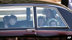 Kate, the Duchess of Cambridge arrives with Prince George (L) and Princess Charlotte (R) for the wedding ceremony of Prince Harry and Meghan Markle at St. George's Chapel in Windsor Castle in Windsor, near London, England, May 19, 2018. 