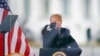 El expresidente Donald Trump hace un gesto mientras habla a sus seguidores de "luchar como fieras" antes que marcharan hacia el Capitolio el 6 de enero pasado.