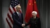 Menteri Keuangan AS Janet Yellen (kanan) berjabat tangan dengan Wakil Perdana Menteri China Liu He di Zurich, Swiss, 18 Januari 2023. (REUTERS/Denis Balibouse)