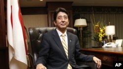 Ketua Partai Oposisi Utama Jepang, Liberal Democratic Party (LDP), Shinzo Abe di kantor pusat partainya di Tokyo (26/9). 