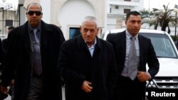 Hussein Abassi (C), head of the Tunisian General Labour Union (UGTT), arrives at a meeting in Tunis Dec. 23, 2013. 