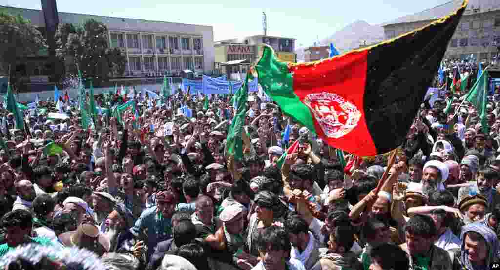 Thousands of angry protesters march on the Afghan president's palace in support of candidate Abdullah Abdullah, who claims that mass fraud was committed during the presidential election, Kabul, June 27, 2014.