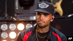 Chris Brown está en libertad condicional desde 2009 tras declararse culpable de atacar a la que entonces era su novia, la cantante Rihanna.