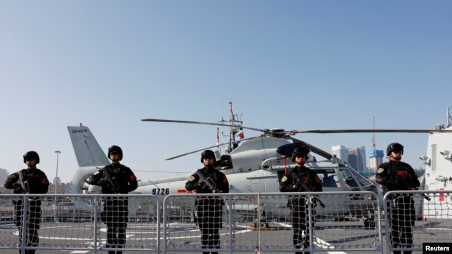 资料照：从青岛港出发的中国海军“西宁号”导弹驱逐舰。（2019年8月29日）