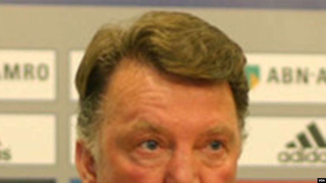 Kontrak pelatih Bayern Munich, Louis van Gaal, diperpanjang hingga Juni 2012.