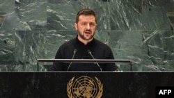 El presidente de Ucrania, Volodymyr Zelenskyy, habla durante la 79.ª sesión de la Asamblea General de las Naciones Unidas en la sede de la ONU en la ciudad de Nueva York el 25 de septiembre de 2024.