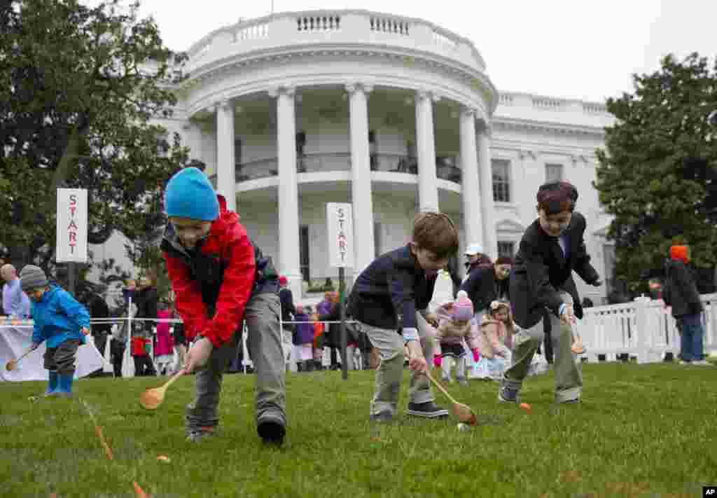 From left, Seamus Menefee, 7, from Burke, Va., Skye Kennedy, 5, and his brother Jack Kennedy, 8, both from Montclair, N.J., participates in the annual White House Easter Egg Roll on the South Lawn of the White House in Washington, Monday, April 2, 2018. (AP Photo/Pablo Martinez Monsivais)