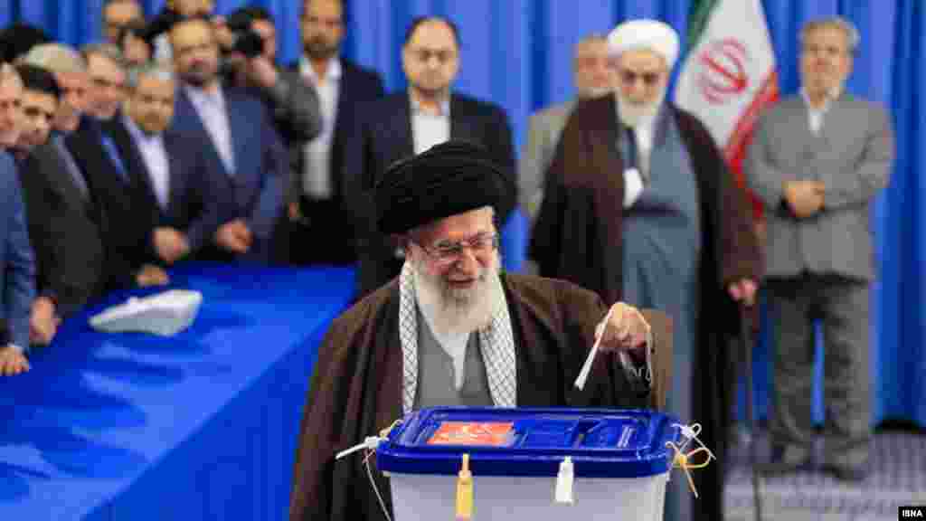 آیت الله خامنه ای رهبر جمهوری اسلامی ایران