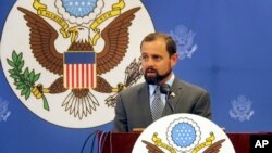 U.S. Special Envoy for the Great Lakes Region Tom Perriello speaks at a press conference in Bujumbura, Burundi, Nov. 10, 2015. 