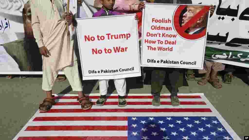 Protest in Pakistan against President Trump&#39;s tweets about Islamabad deceiving U.S. leaders.