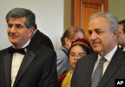 Ο πρέσβης της Κύπρου Παύλος Αναστασιάδης (αριστερά) με τον πρέσβη της Ελλάδας Βασ. Κασκαρέλη (δεξιά)