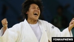지난 2008년 베이징 올림픽 여자 유도에서 동메달을 딴 북한의 임원옥 선수. (자료사진)