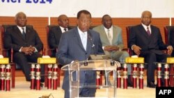 Le président tchadien Idriss Deby prononce un discours lors d’un sommet spécial de la Communauté économique des Etats d'Afrique centrale (CEEAC) à N’Djamena, Tchad, 9 janvier 2014.