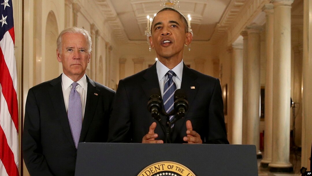 Tổng thống Barack Obama phát biểu cạnh phó Tổng thống Biden tại Phòng Đông của Tòa Bạch Ốc về thỏa thuận hạt nhân Iran, ngày 14/7/2015.