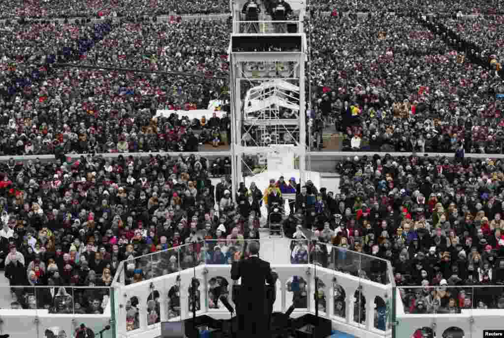 U.S. President Barack Obama (C) delivers his inaugural address during inauguration ceremonies in Washington, January 21, 2013