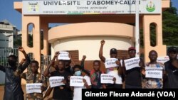 Les étudiants demandant justice pour leur camarade assassiné, à Cotonou, le 31 octobre 2021. 