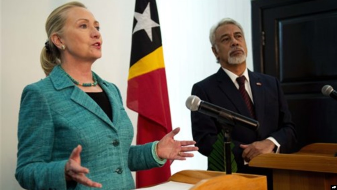 Menlu AS Hillary Rodham Clinton dan PM Timor Leste Xanana Gusmao dalam konferensi pers bersama di Dili, Kamis (6/9). 