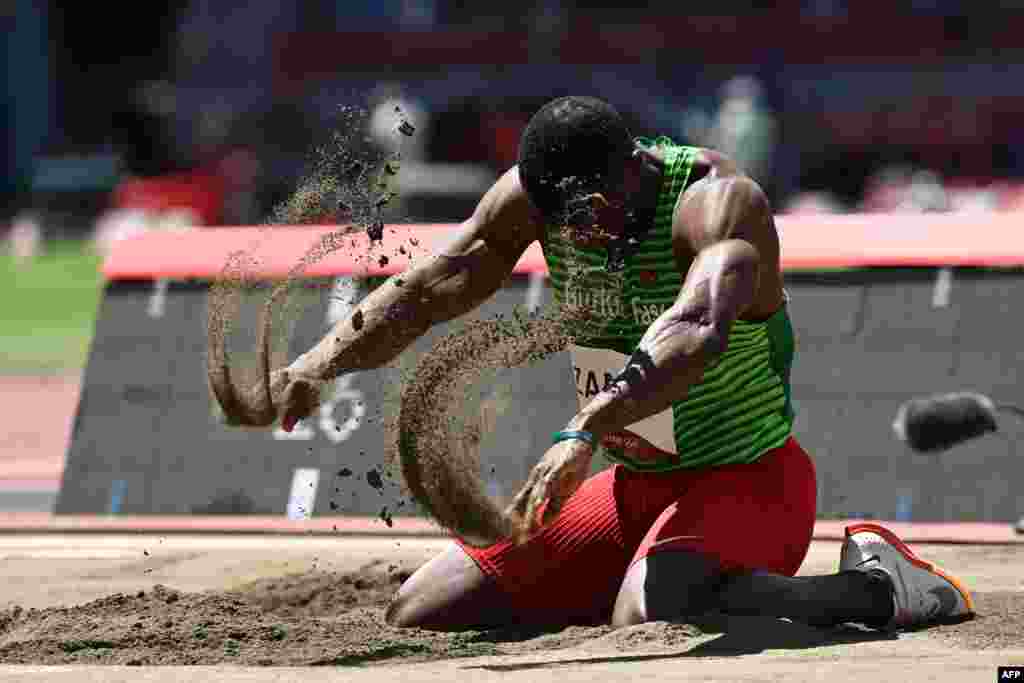 Burkina Faso's Hugues Fabrice Zango reacts as he competes in the men's triple jump final during the Tokyo 2020 Olympic Games at the Olympic Stadium in Tokyo on August 5, 2021. (Photo by Jonathan NACKSTRAND / AFP)