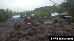 Sedikitnya 41 orang meninggal dunia, 9 luka-luka dan 27 lainnya hilang ketika banjir bandang menyapu empat desa di tiga kecamatan di kabupaten Flores Timur, NTT. (Foto: Courtesy/BNPB)