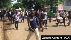 Les journalistes et les acteurs de la presse à Conakry, Guinée, le 7 novembre 2017. (VOA/Zakaria Camara)