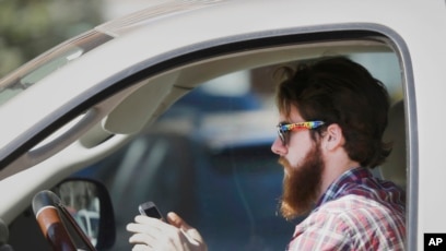 Texting While Driving >> Americans Believe Texting While Driving Is Dangerous Yet Texting While Driving >> Americans Believe Texting While Driving Is Dangerous Yet