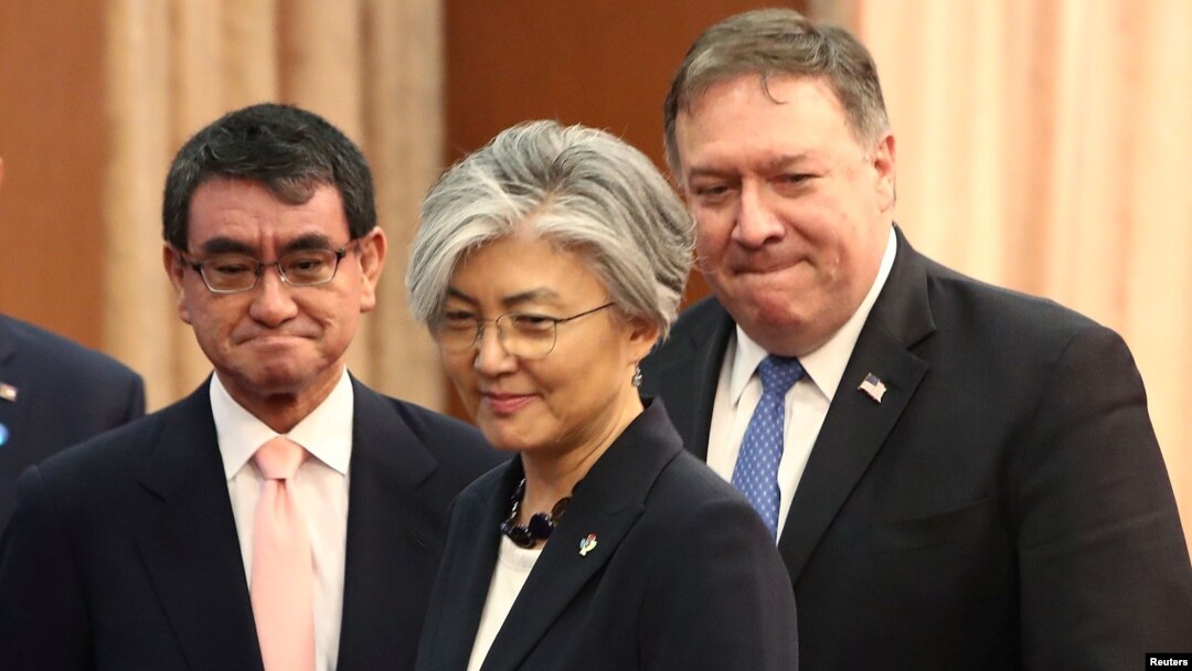 Državni sekretar SAD, Majk Pompeo, sastaje se sa južnokorejskom ministarkom inostranih poslova Kang Kjung-wha i japanskim ministrom inostranih poslova Taroom Konoom u Ministarstvu spoljnih poslova u Seulu, Južna Koreja, 14. juna 2018.