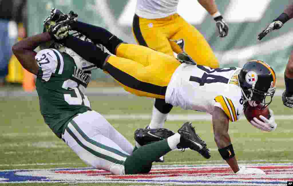 New York Jets free safety Jaiquawn Jarrett (37) tackles Pittsburgh Steelers&#39; Antonio Brown (84) during the first half of an NFL football game in East Rutherford, New Jersey.