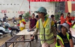 Cintri Cambodia trash collection workers went on strike last week demanding benefit packages, in Phnom Penh, on October 6, 2020. (Aun Chhengpor/VOA Khmer)