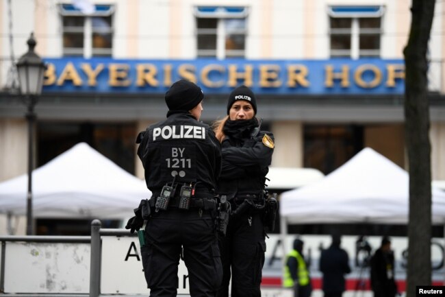 Geçen yılki Münih Güvenlik Konferansı da bu yıl olduğu gibi Münih'teki Bayerischer Hof Oteli'nde düzenlenmişti.